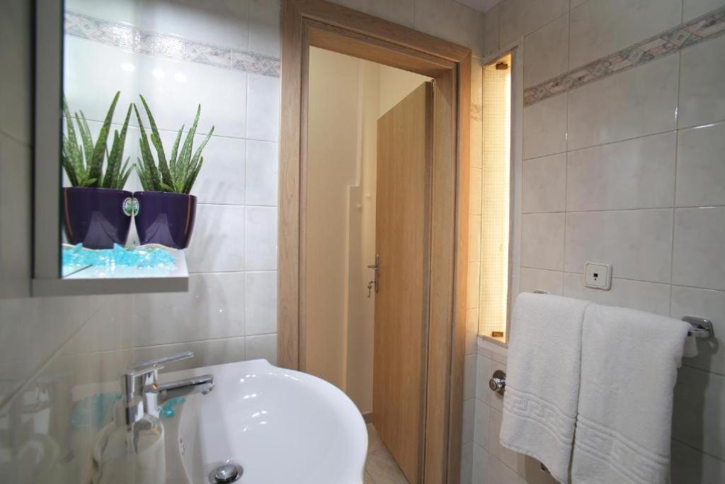 Stylish Modern Apartment, Nilie Hospitality Mgmt Selanik Dış mekan fotoğraf